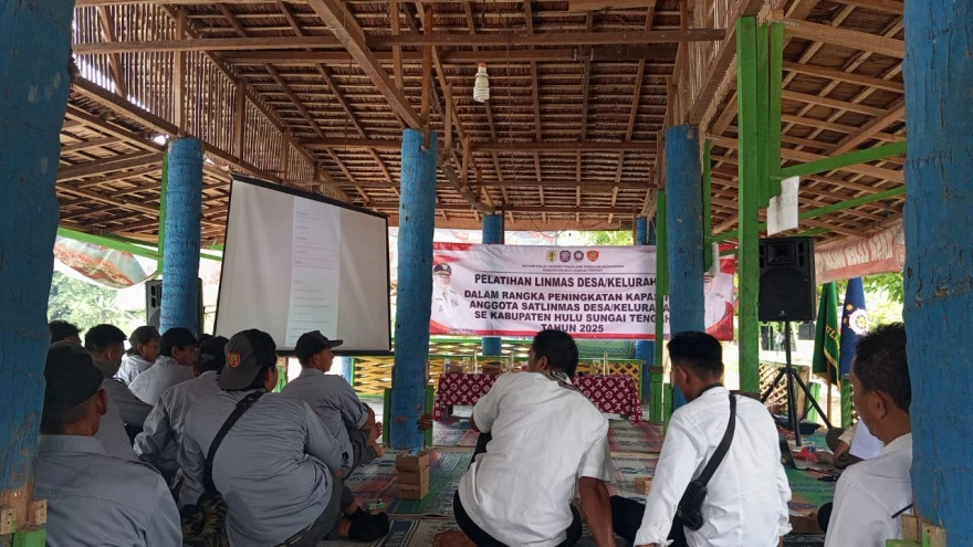 Pelatihan Satlinmas Batu Benawa dan Hantakan Digelar di Pulau Mas Desa Baru